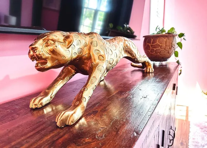 Dreaming With Dolly - Luxe Stay Near Broadway